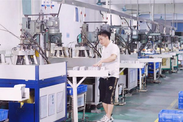 生產(chǎn)車(chē)間